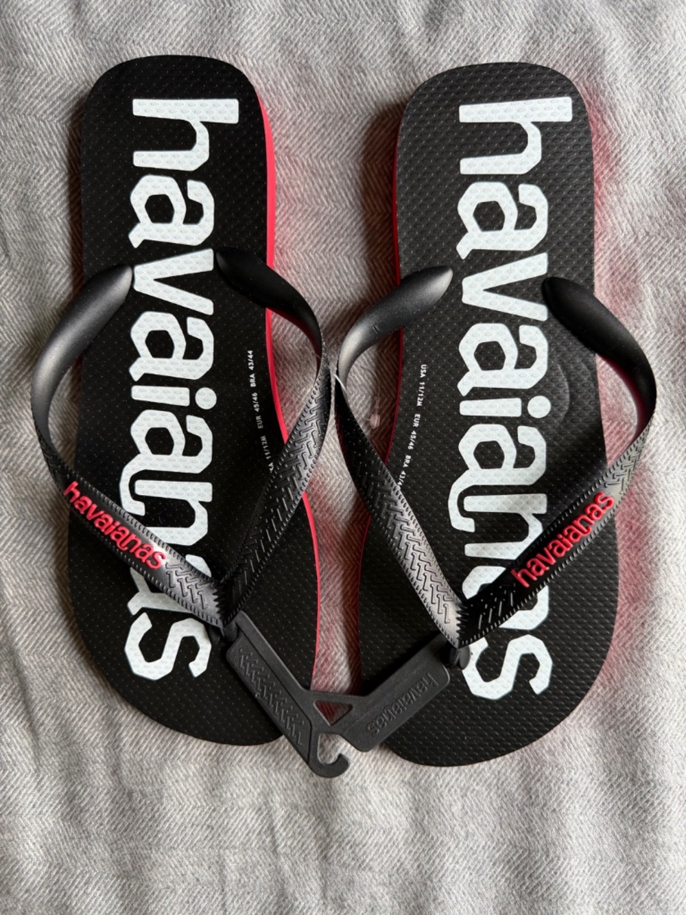 NEW Havaianas Top Logomania Flip Flops - Black/Red - Made in Brazil - Size 11/12